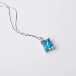 colgante de topacio azul